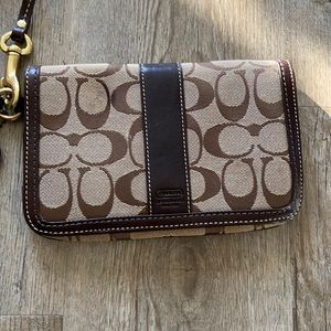 Coach clutch wristlet new w/our tags brown & tan